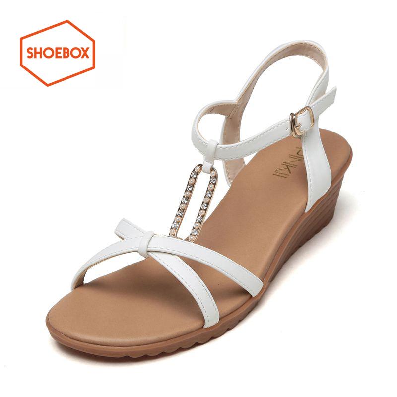 KOTAK SEPATU/Sepatu SHOEBOX Produk Asli Model Musim Panas Modis Minimalis Sol Datar Sandal Summer Musim Panas Batu Kristal Air Hak Wedges Hak Sedang Gesit Sepatu Wanita