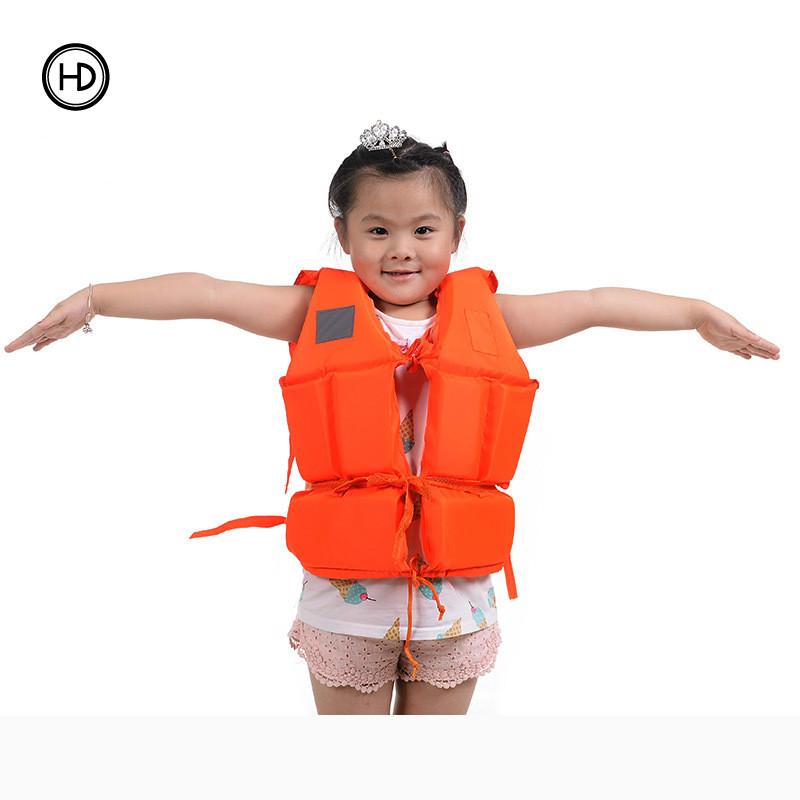 Jaket pelampung anak busa, baju renang peluit, perahu karet khusus penampung, pertolongan pertama