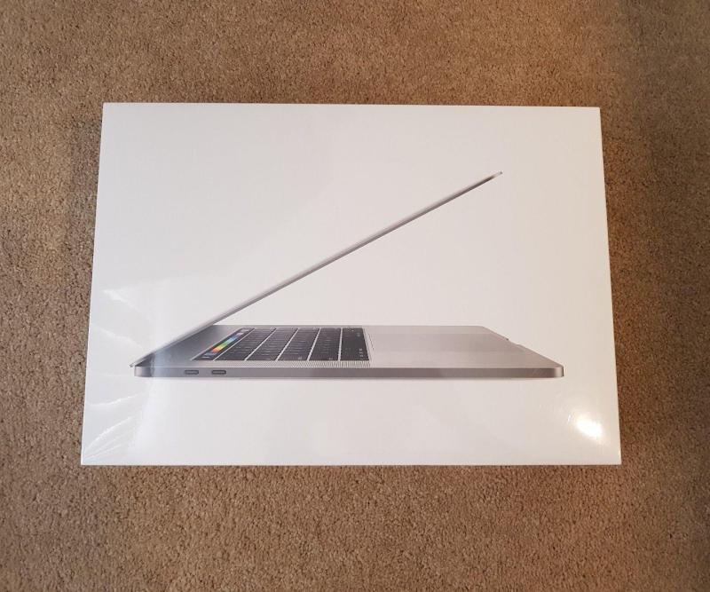 2017 MacBook Pro 15 with Touchbar 16GB RAM 512GB SSD Radeon Pro 555