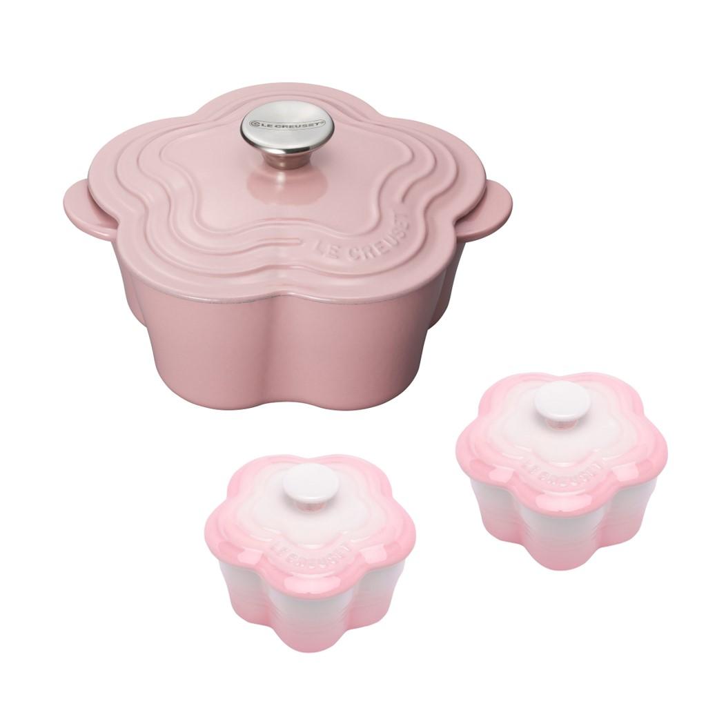 Le Creuset Cast Iron Flower Cerole Set Chiffon Pink Online Le Creuset Cast Iron Flower Cerole Set Chiffon Pink Online Exclusive Singapore