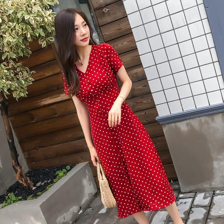 2018 musim panas model baru Kerah V Hepburn warna merah Rok angin dingin Gaya Perancis gadis