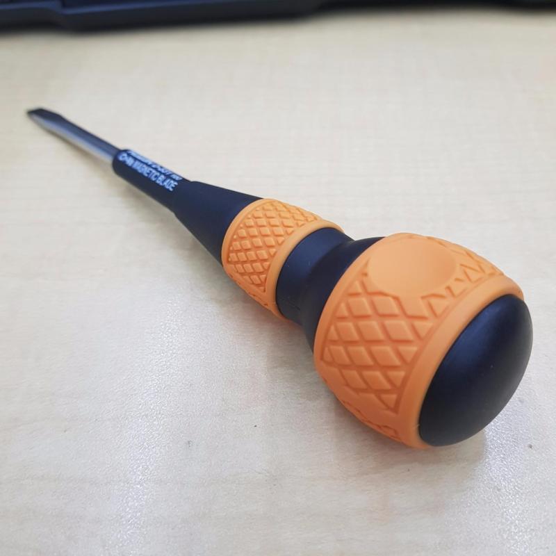 Hozan D331-100 Electrician's Slotted Screwdrivers 6x 1.00mm CLEARANCE ( MADE IN JAPAN)