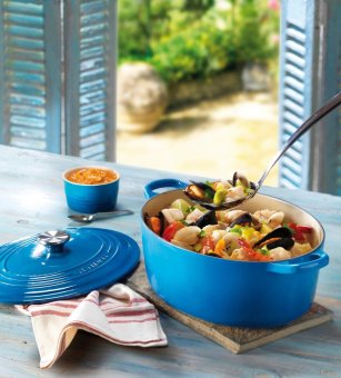 Le Creuset Cast Iron Oval French Oven 29cm, Classic (Marseille) April 2018 - 2 Le Creuset Cast Iron Oval French Oven 29cm, Classic (Marseille) - 2