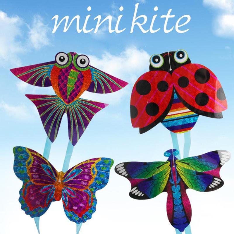 สีสุ่มสีสันกระเป๋าMini Kiteเด็กความบันเทิงกลางแจ้งของเล่นกีฬาLeisure Kiteเด็กของเล่นเด็กAnti-ความเครียดกลางแจ้งMiniว่าวการ์ตูนแมลงผีเสื้อเครื่องบินDragonflyการสอน Z1Y9